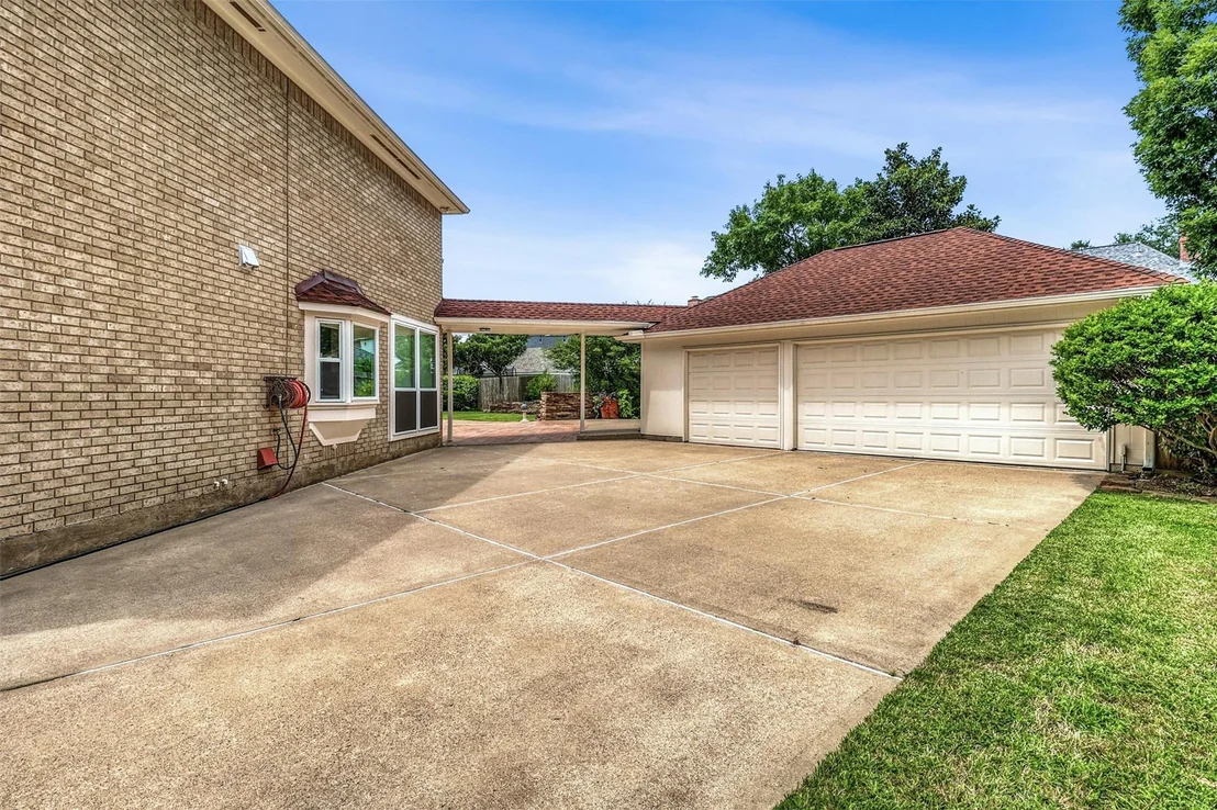 Photo of 24818 Lakebriar Drive