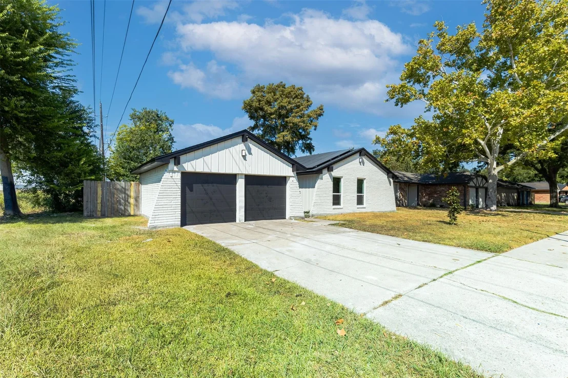 Photo of 11203 Rousseau Drive