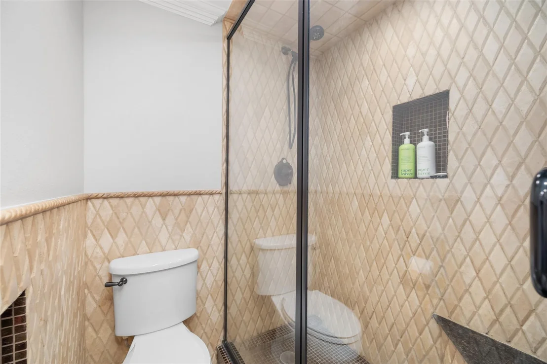 Photo of Unit 112 at 7575 Katy Freeway