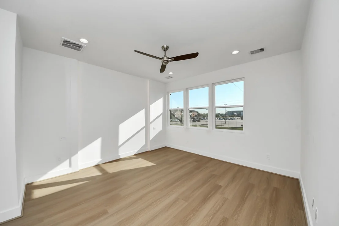 Photo of 2106 Diagonal Lane