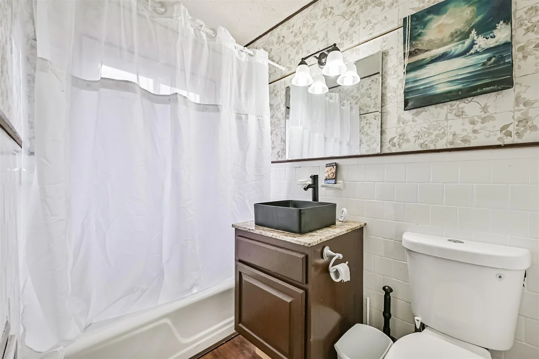 Photo of 707 W 5th Street
