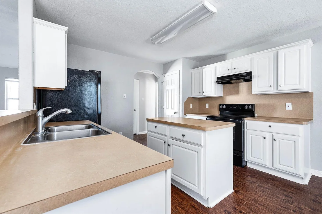 Photo of 220 Kellyn Court