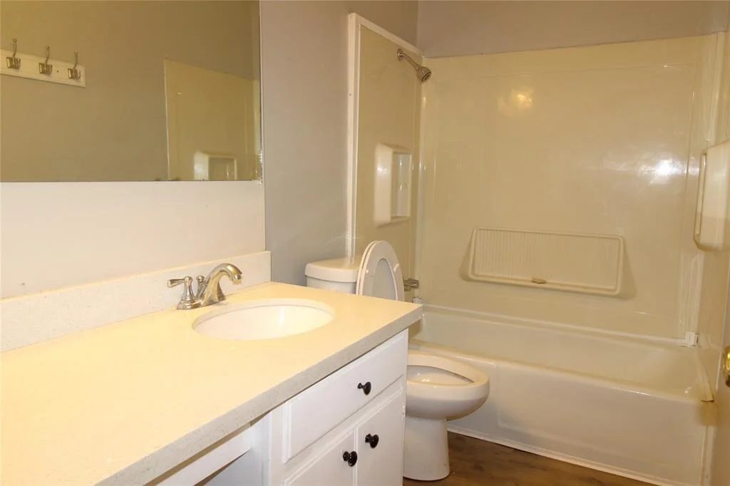 Photo of 701 Meadowglen Drive