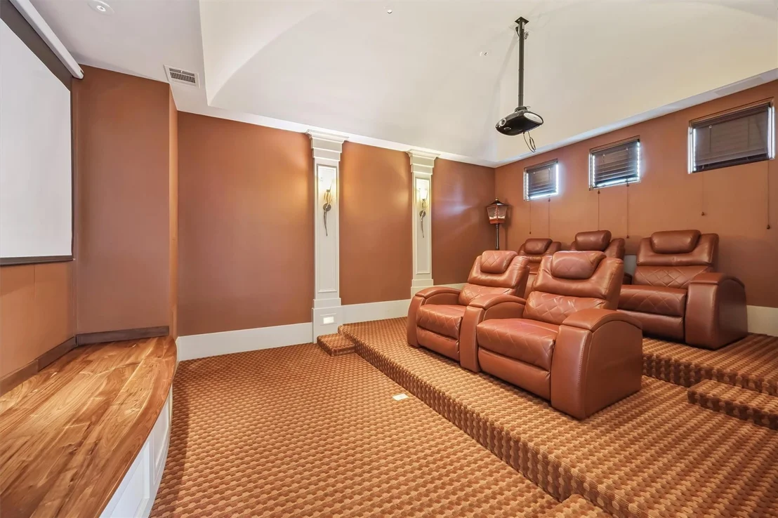 Photo of 322 Crestwood Drive