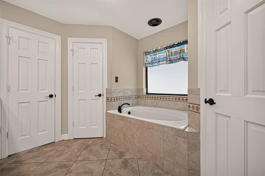 Photo of 1650 White Oak Creek Drive