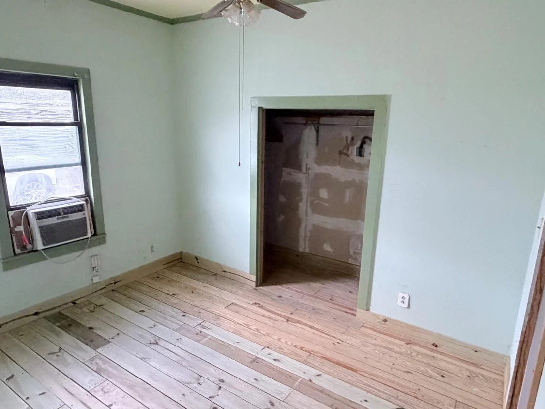 Photo of 419 W 2nd Street
