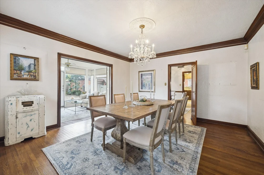 Photo of 2345 Blue Bonnet Boulevard