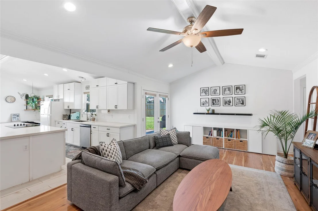Photo of 102 Enchanted Oaks Court