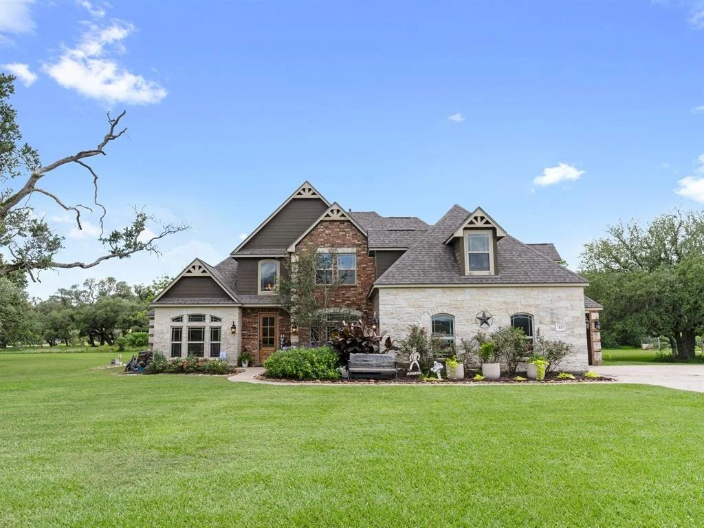 Photo of 44 Center Tree Drive