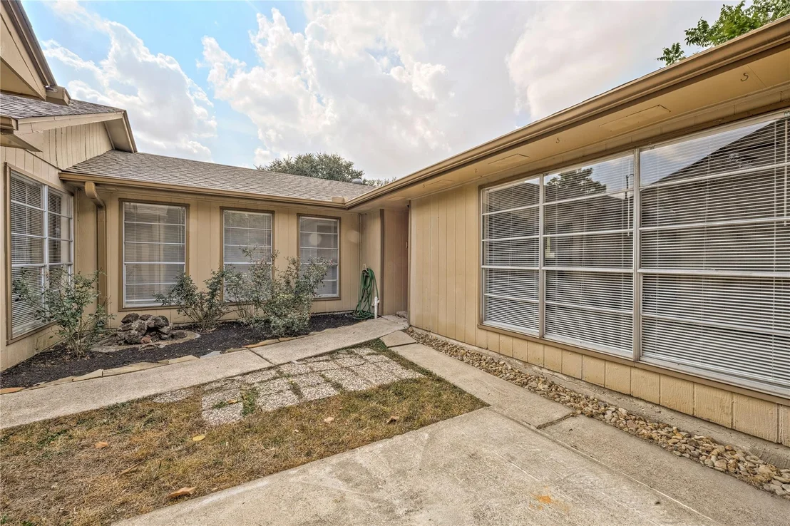 Photo of 11331 Rousseau Drive