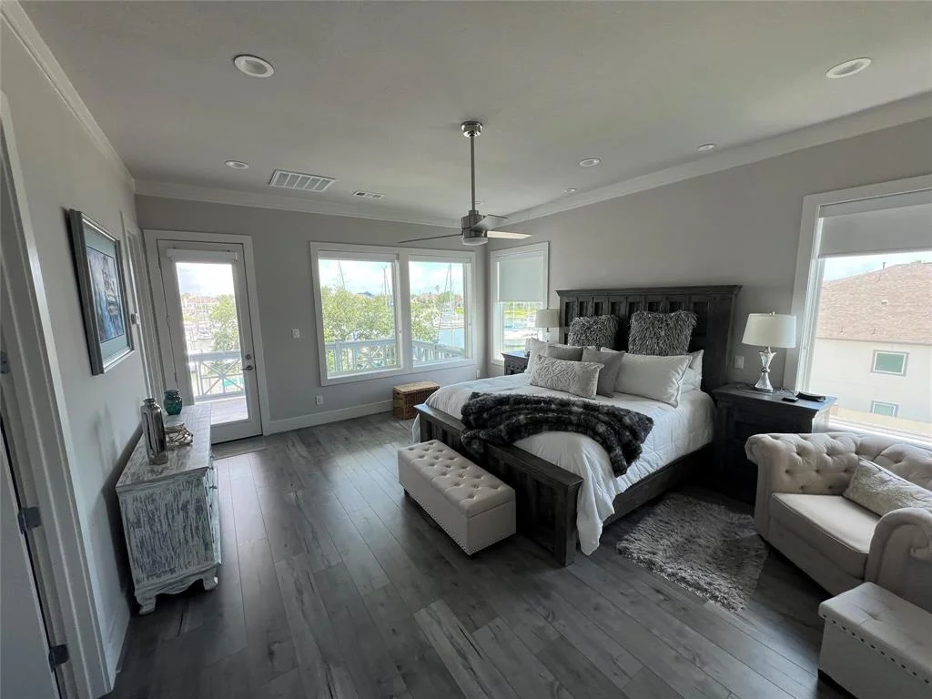 Photo of 2182 Marina Way