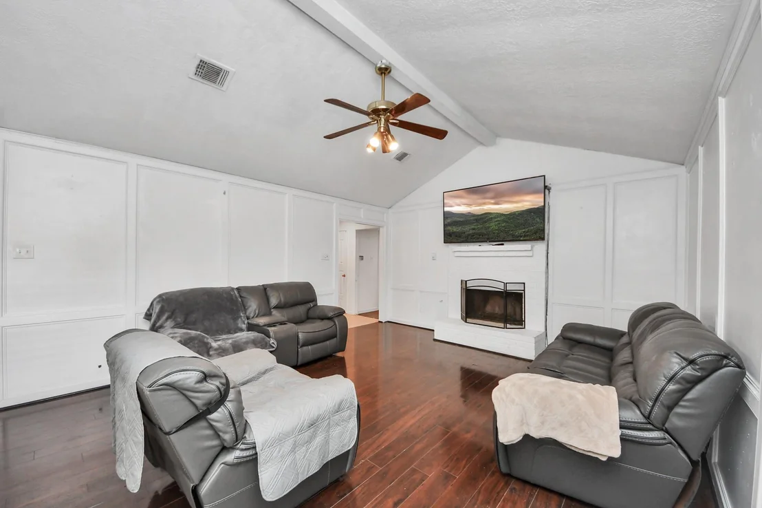 Photo of 1415 Parry Sound
