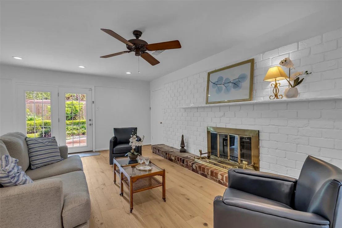 Photo of 10127 Hazelhurst Drive