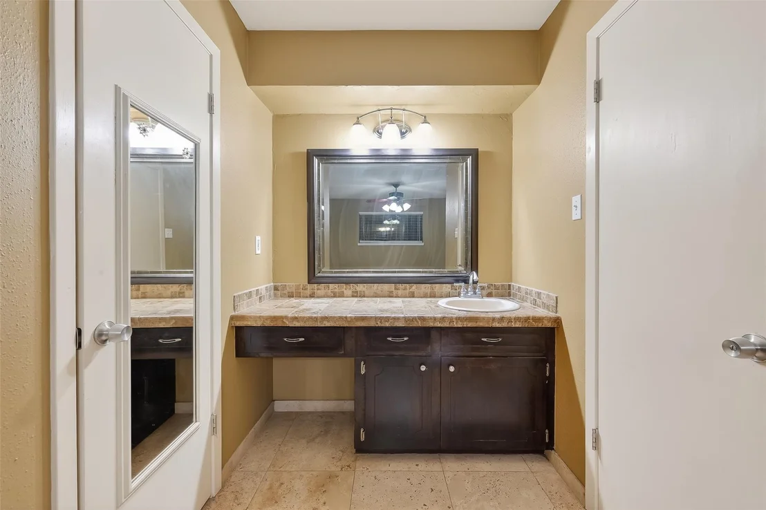 Photo of 1011 Chateau Woods Parkway Drive