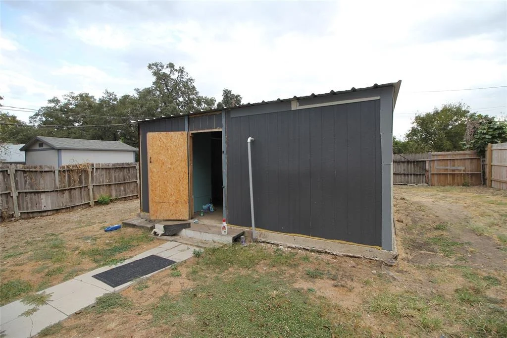 Photo of 320 W Thiele Street