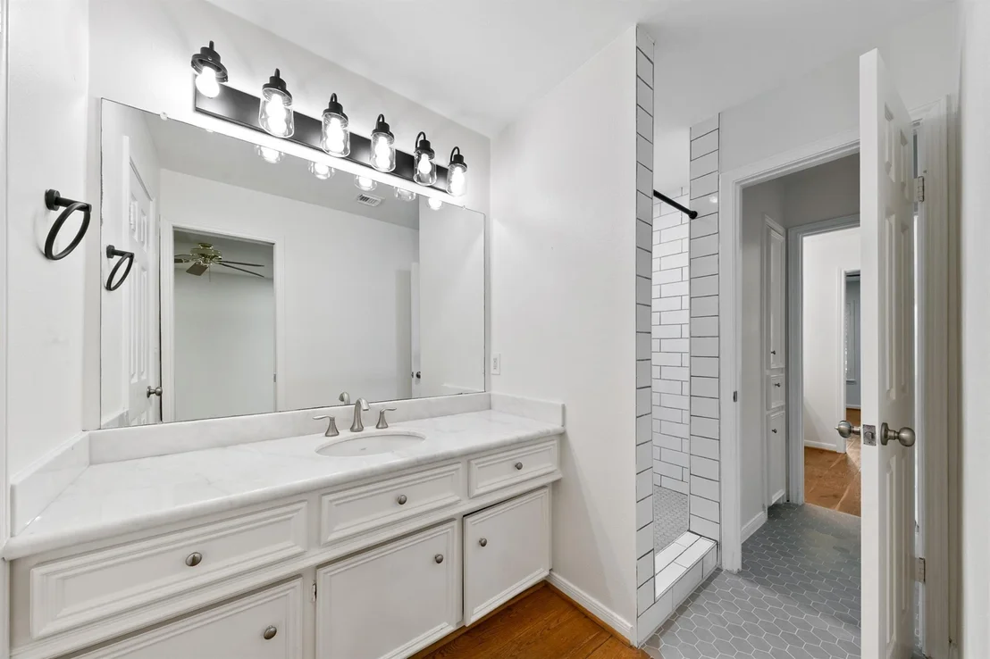 Photo of 1127 Lashbrook Drive