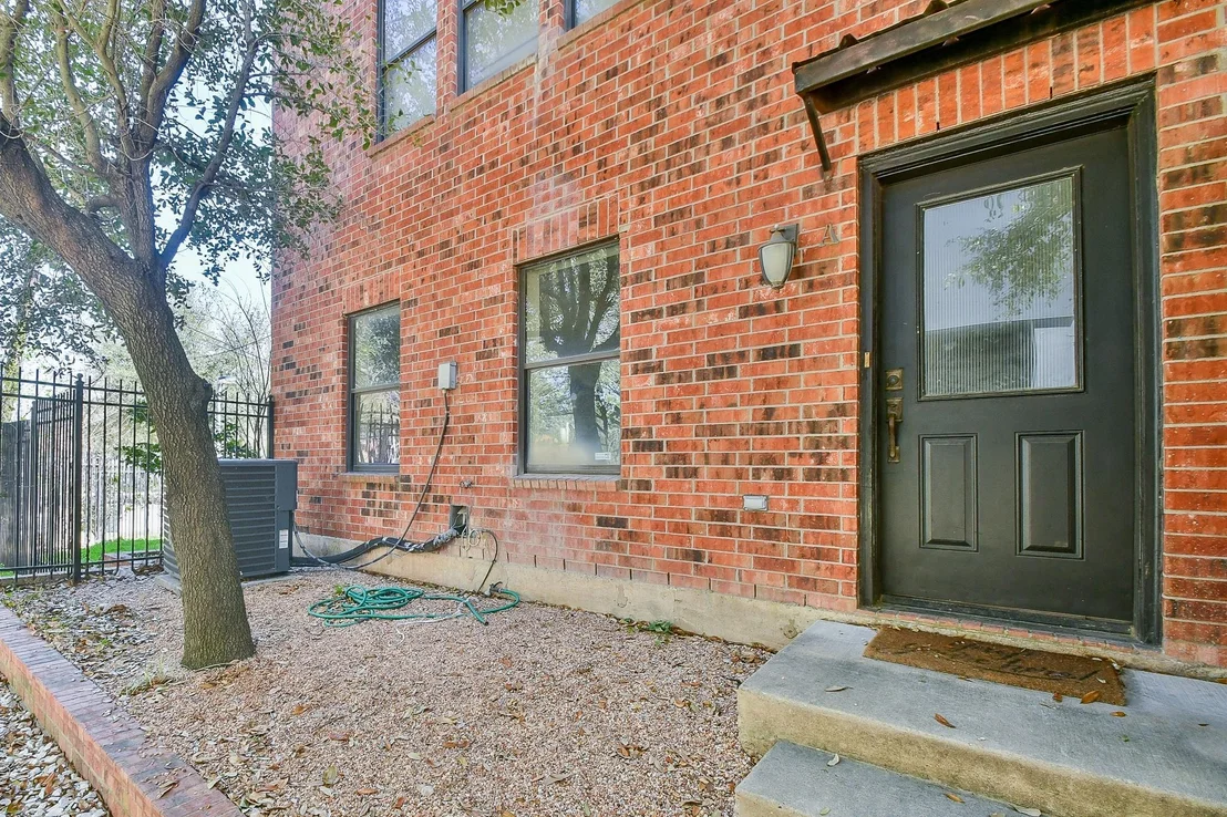 Photo of Unit A at 2422 Navigation Boulevard
