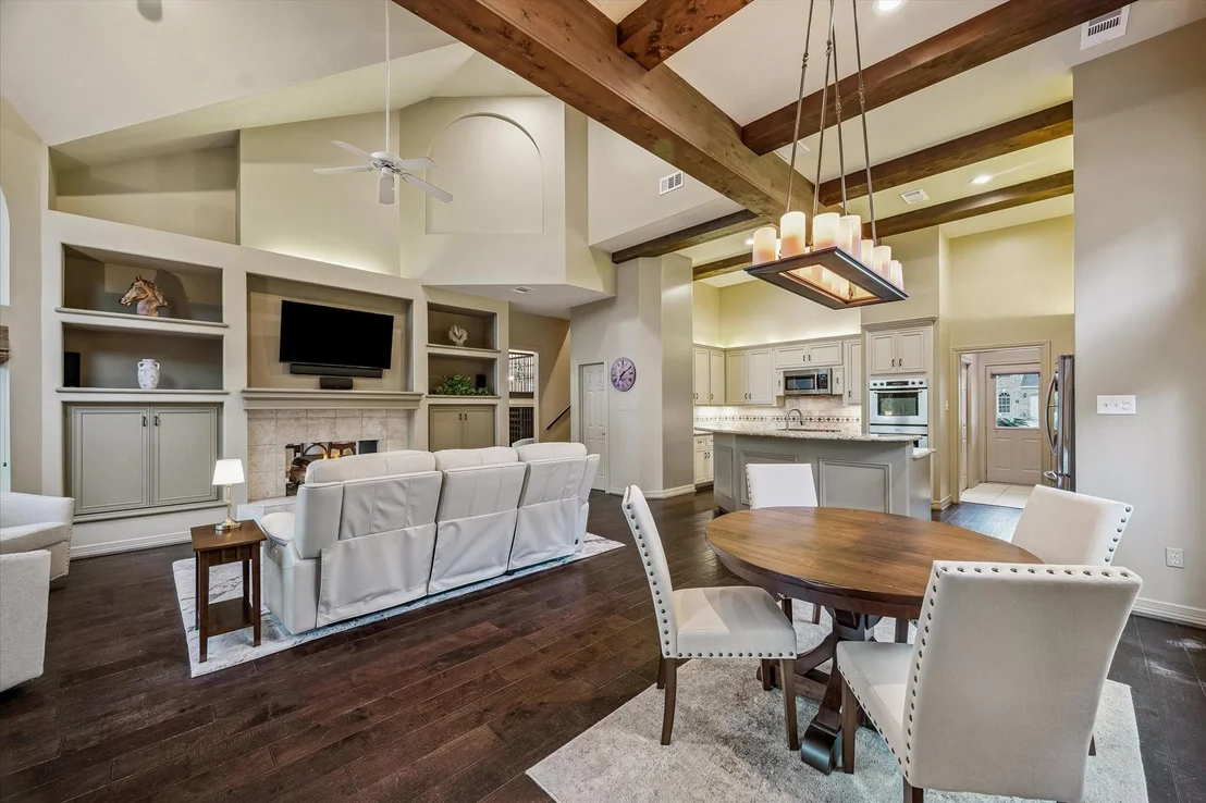 Photo of 6 E Lakemist Circle