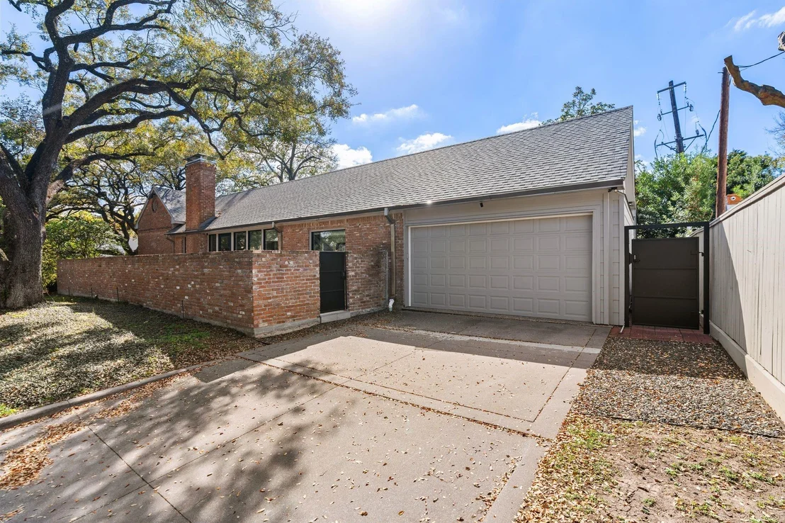 Photo of 2130 Stanmore