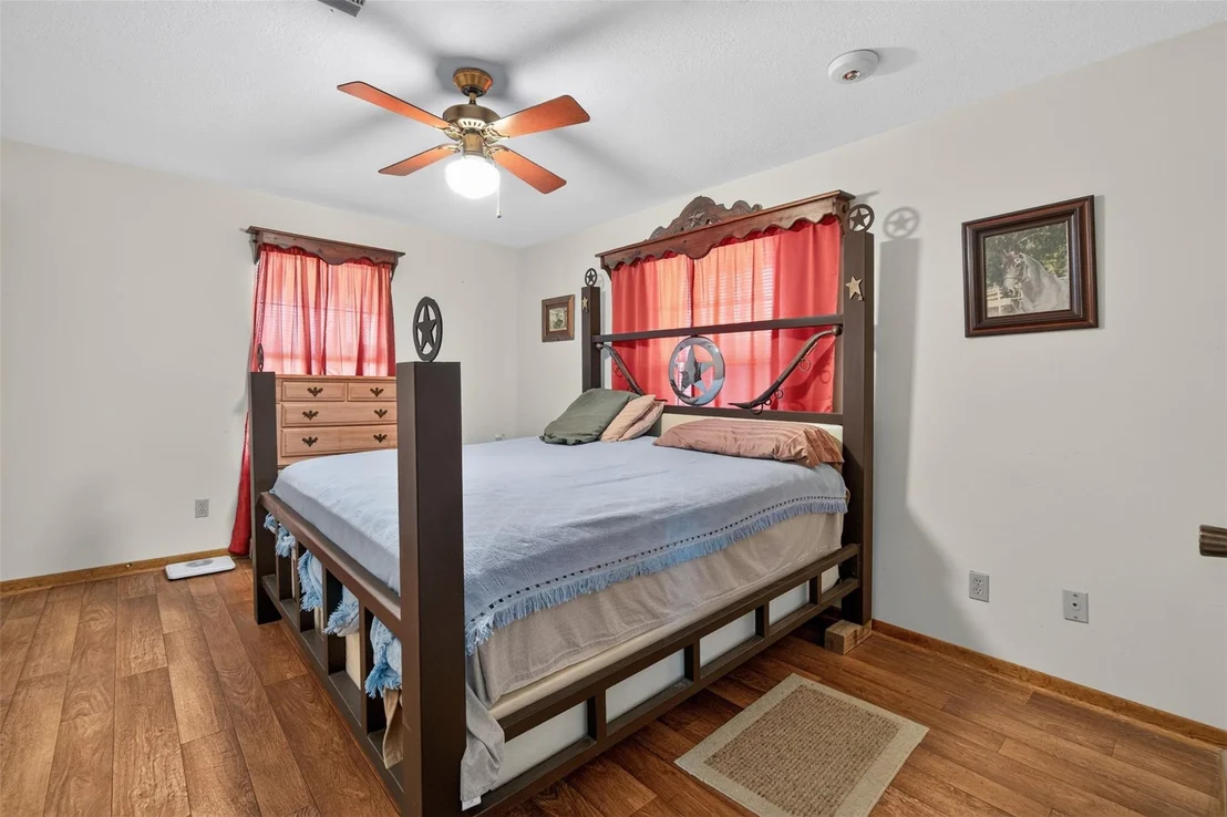 Photo of 281 Lakeshore N