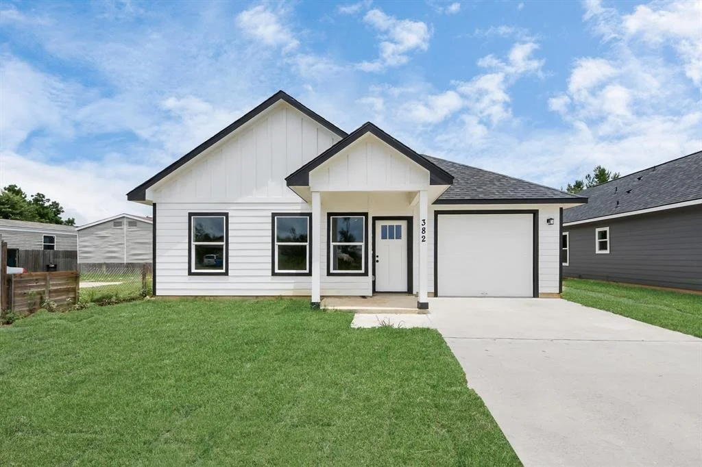 Photo of 382 Road 5704