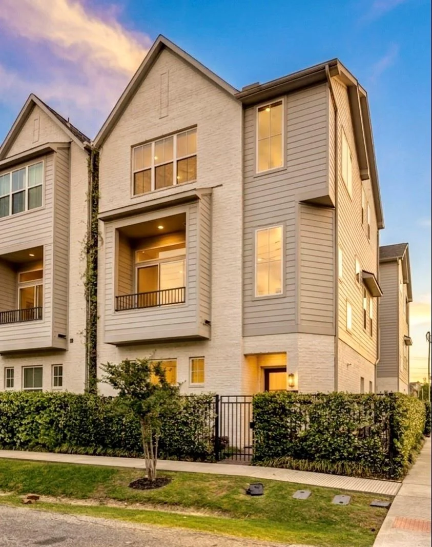 Photo of 802 Detering Street