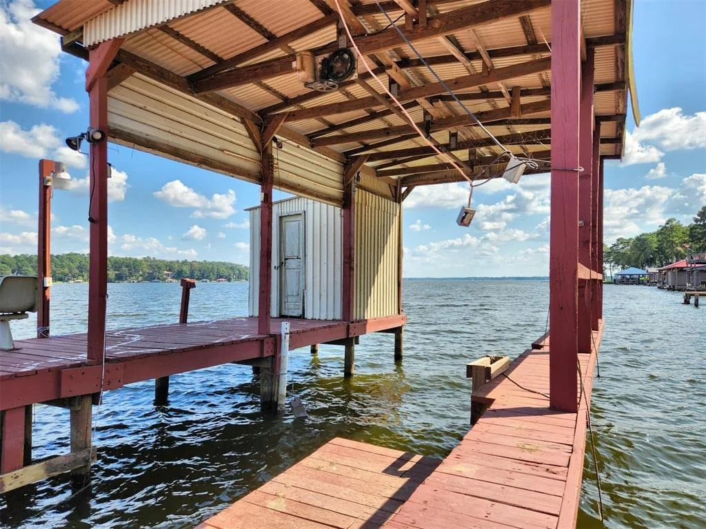 Photo of 23083 Lakeside Drive