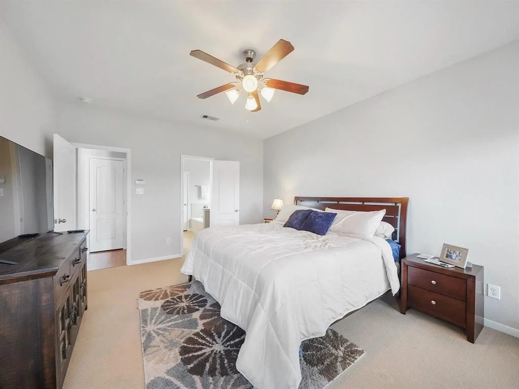 Photo of 25959 Ravenside Drive
