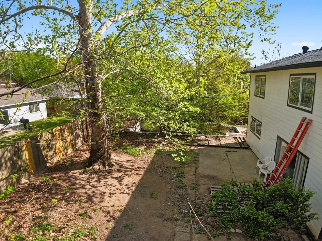 Photo of 8506 Rivercross Road