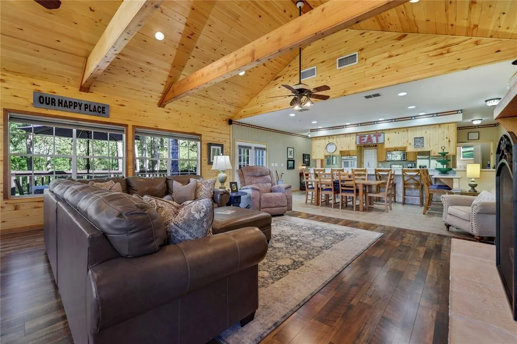 Photo of 120 Lake Oaks Boulevard