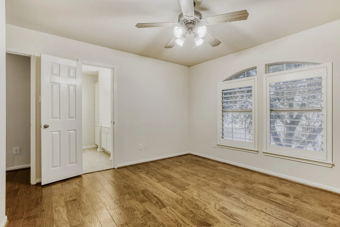 Photo of 19303 Valiant Woods Drive