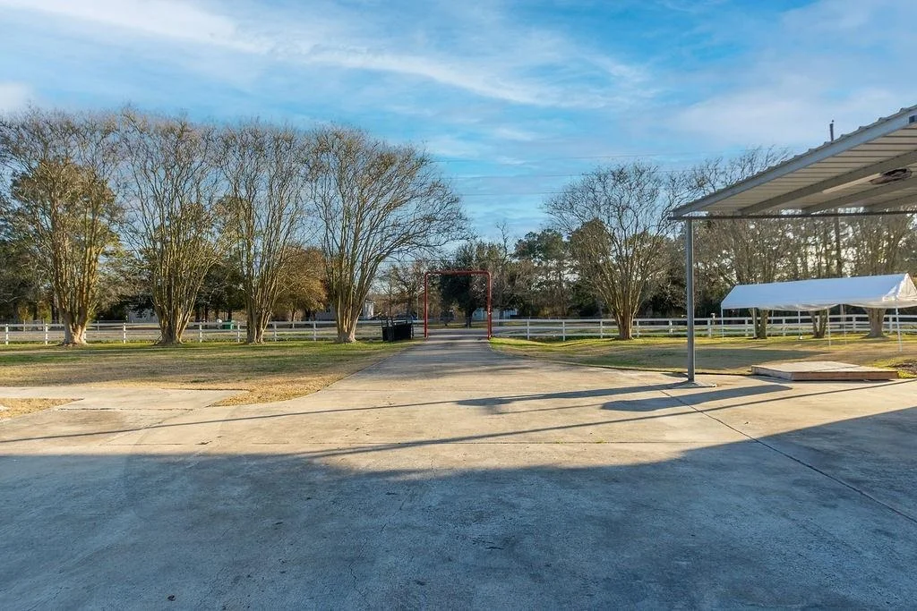 Photo of 2827 Louis Road