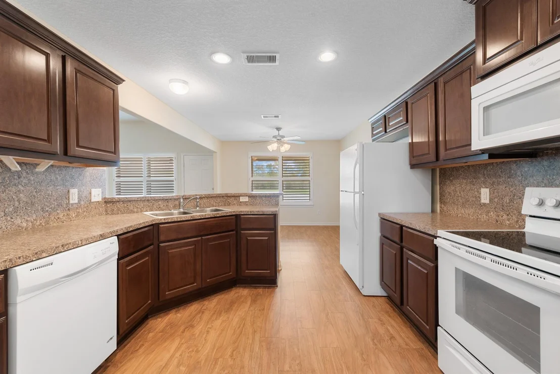 Photo of 1635 Lakeview Drive