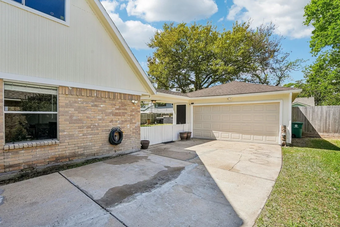 Photo of 207 Lochnell Drive