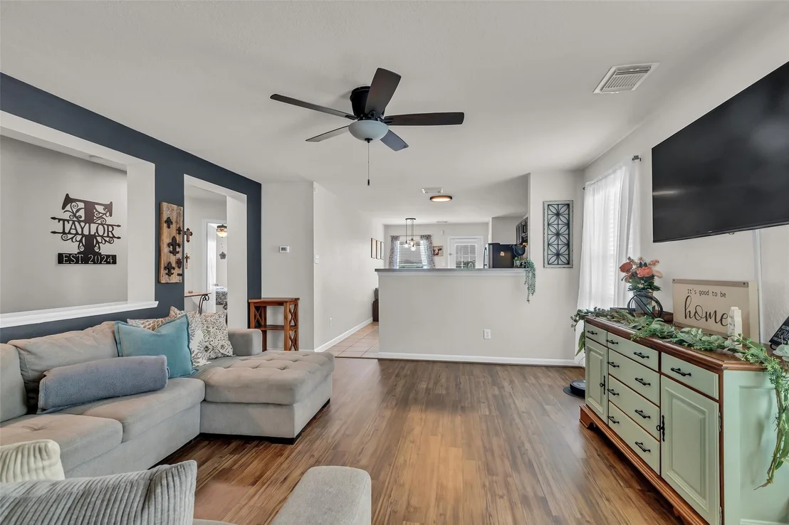 Photo of 11327 Log Cabin Lane