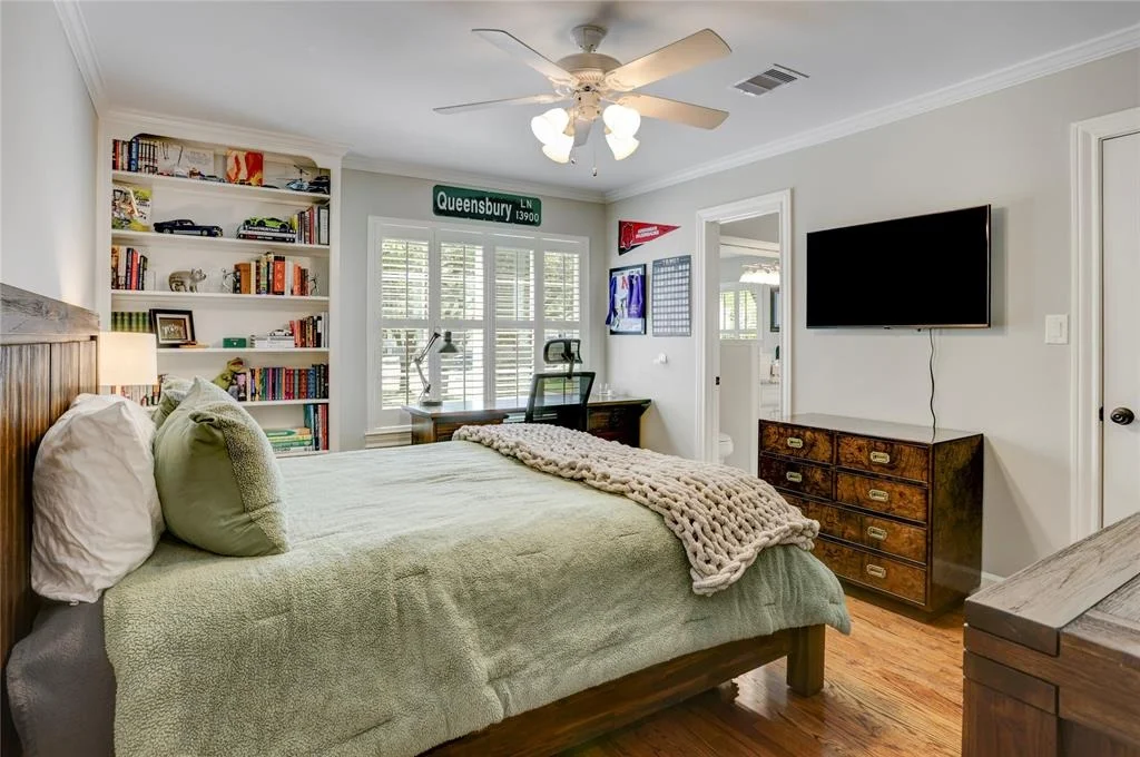 Photo of 802 W Forest Drive