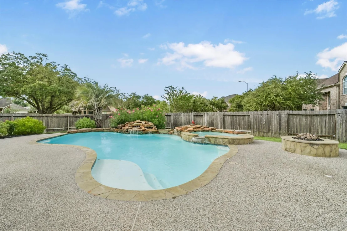 Photo of 15730 Lake Loop Drive