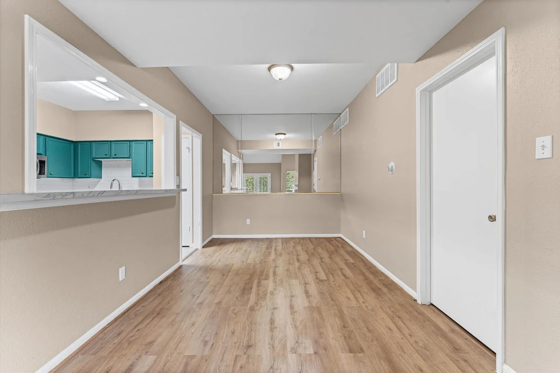 Photo of Unit 404 at 2100 Tanglewilde Street