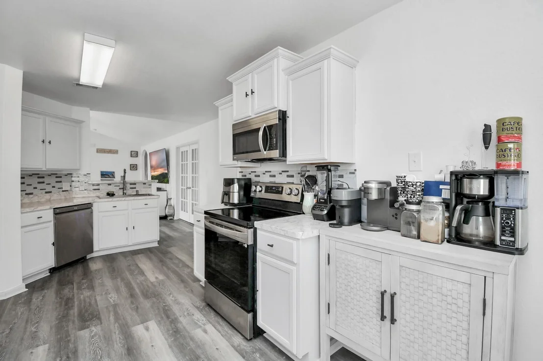 Photo of 985 Lake View Circle W