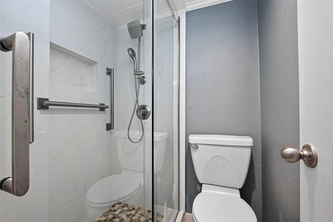 Photo of Unit 18 at 7575 Katy Freeway