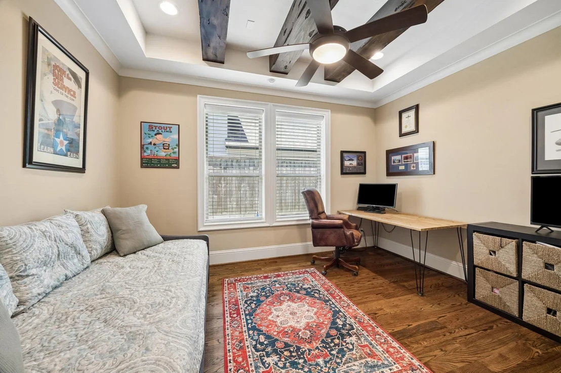 Photo of 1360 Chippendale Road