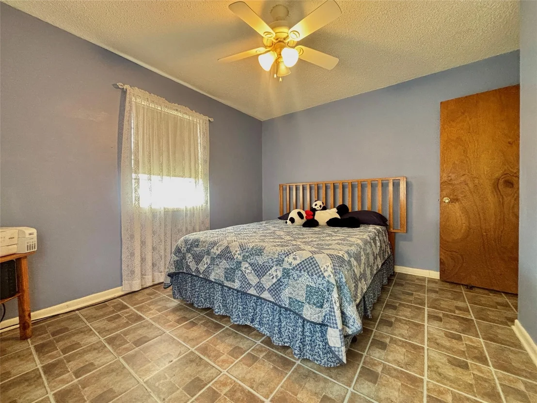 Photo of 1615 Meadowview Drive
