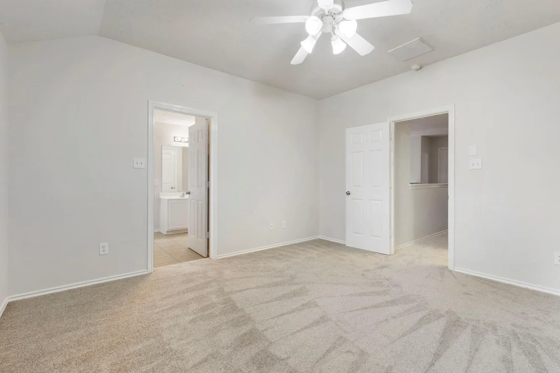 Photo of 215 W Stedhill Loop