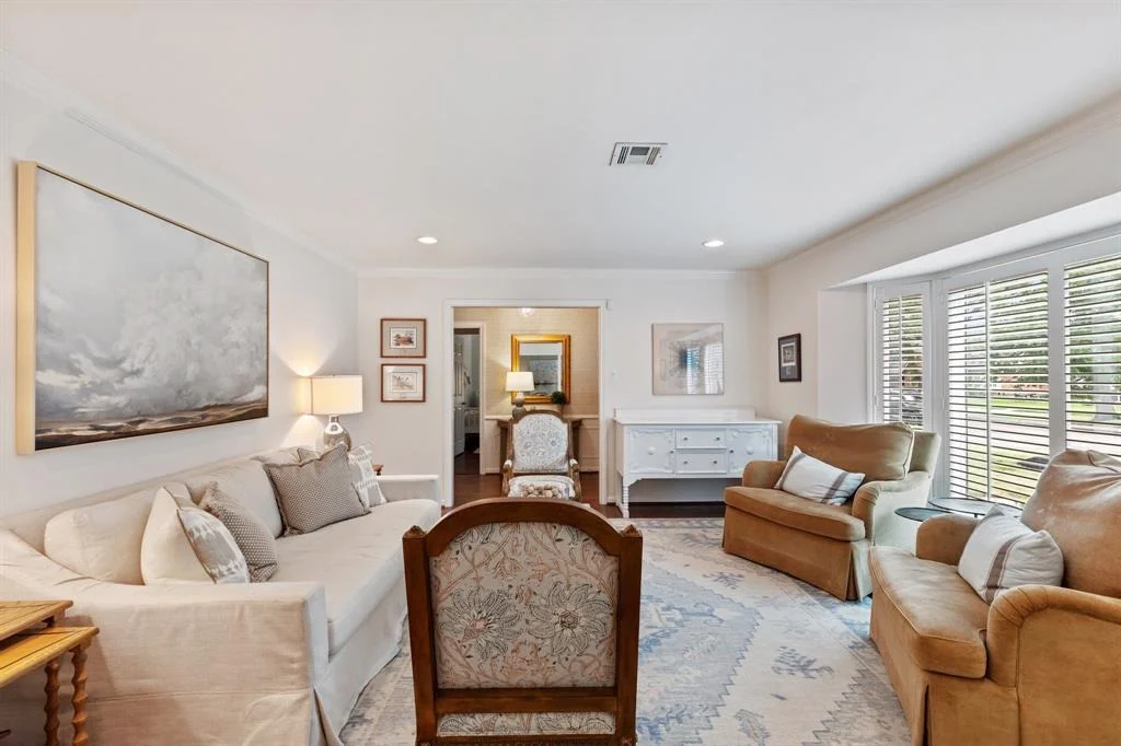 Photo of 7910 Meadowbriar Lane