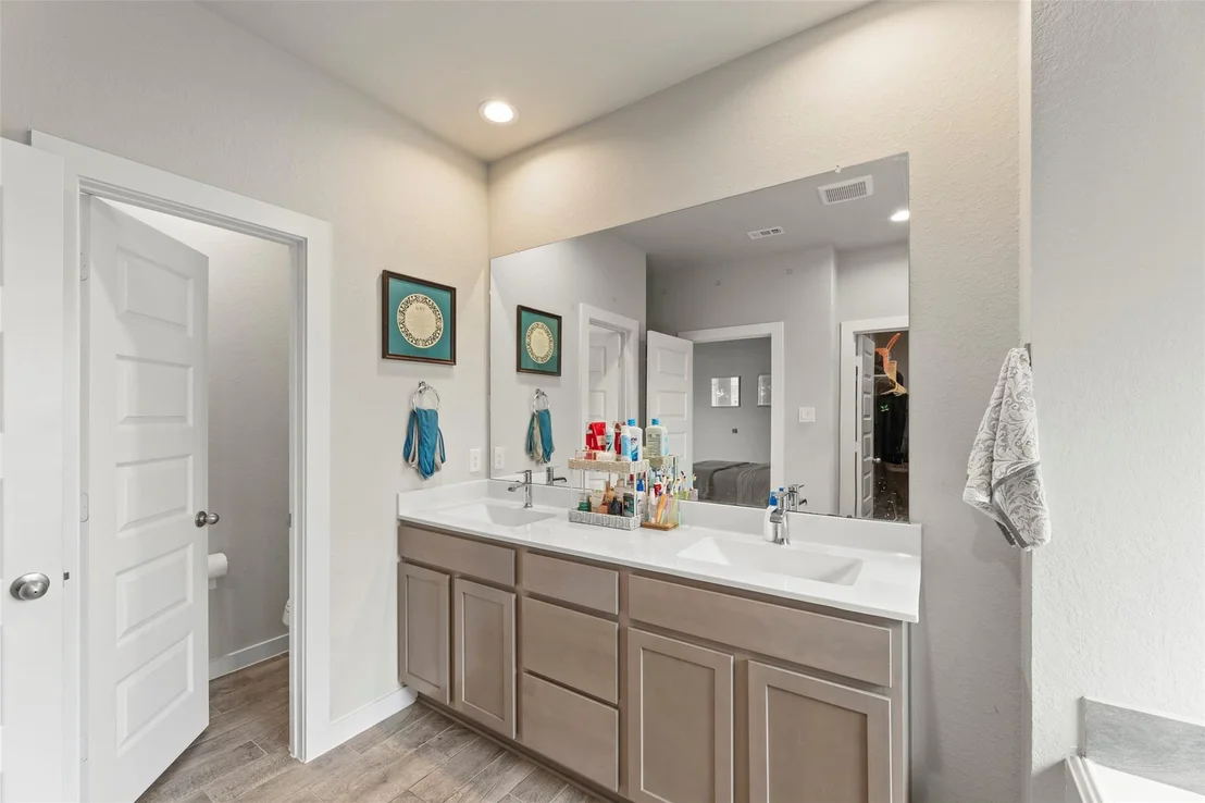 Photo of 2927 Neem Tree Lane