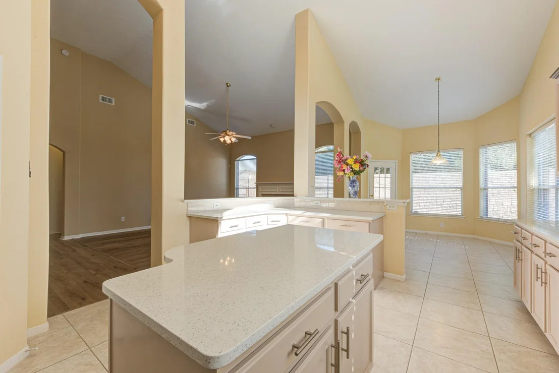 Photo of 18418 Lakeview Circle