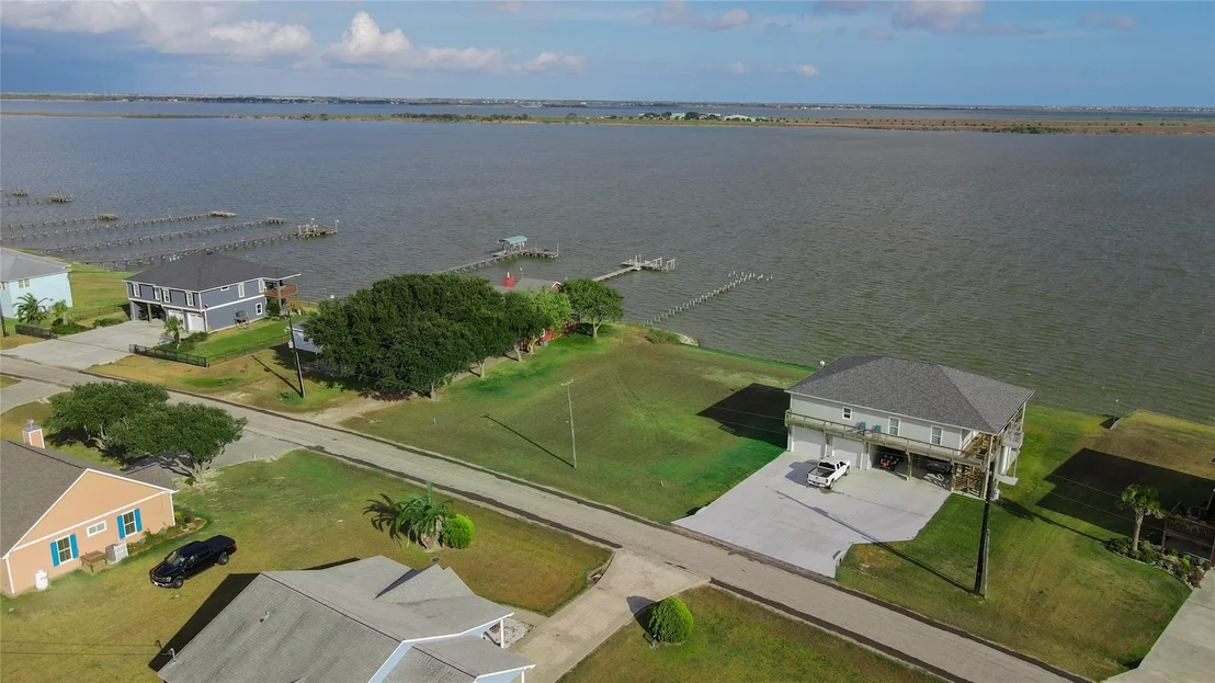 Photo of 1664 W Bayshore Drive