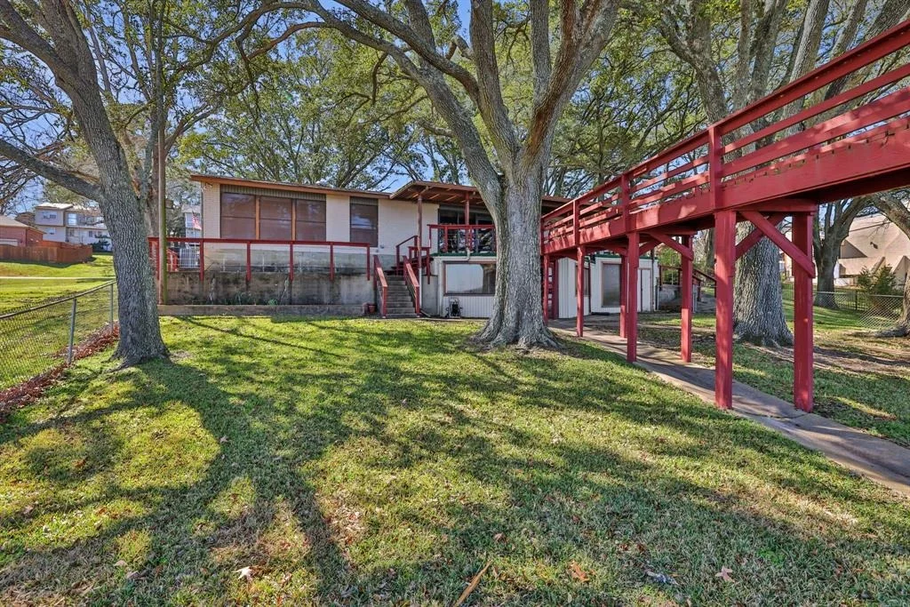 Photo of 160 Lakeway Drive