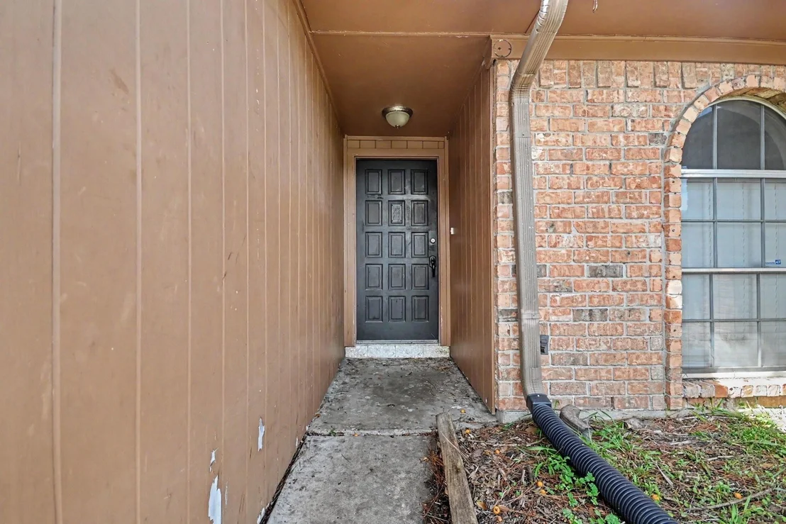 Photo of 807 Voyager Drive