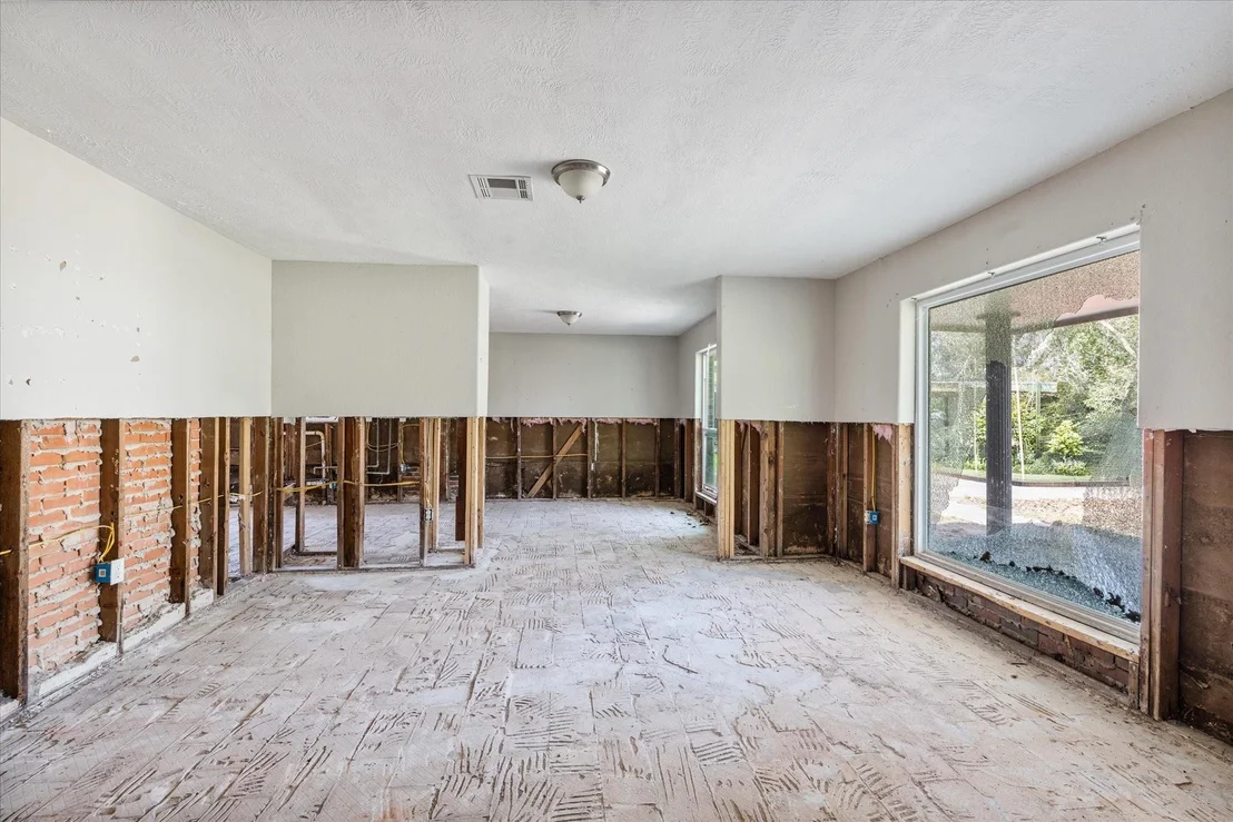 Photo of 906 Brook Forest Court